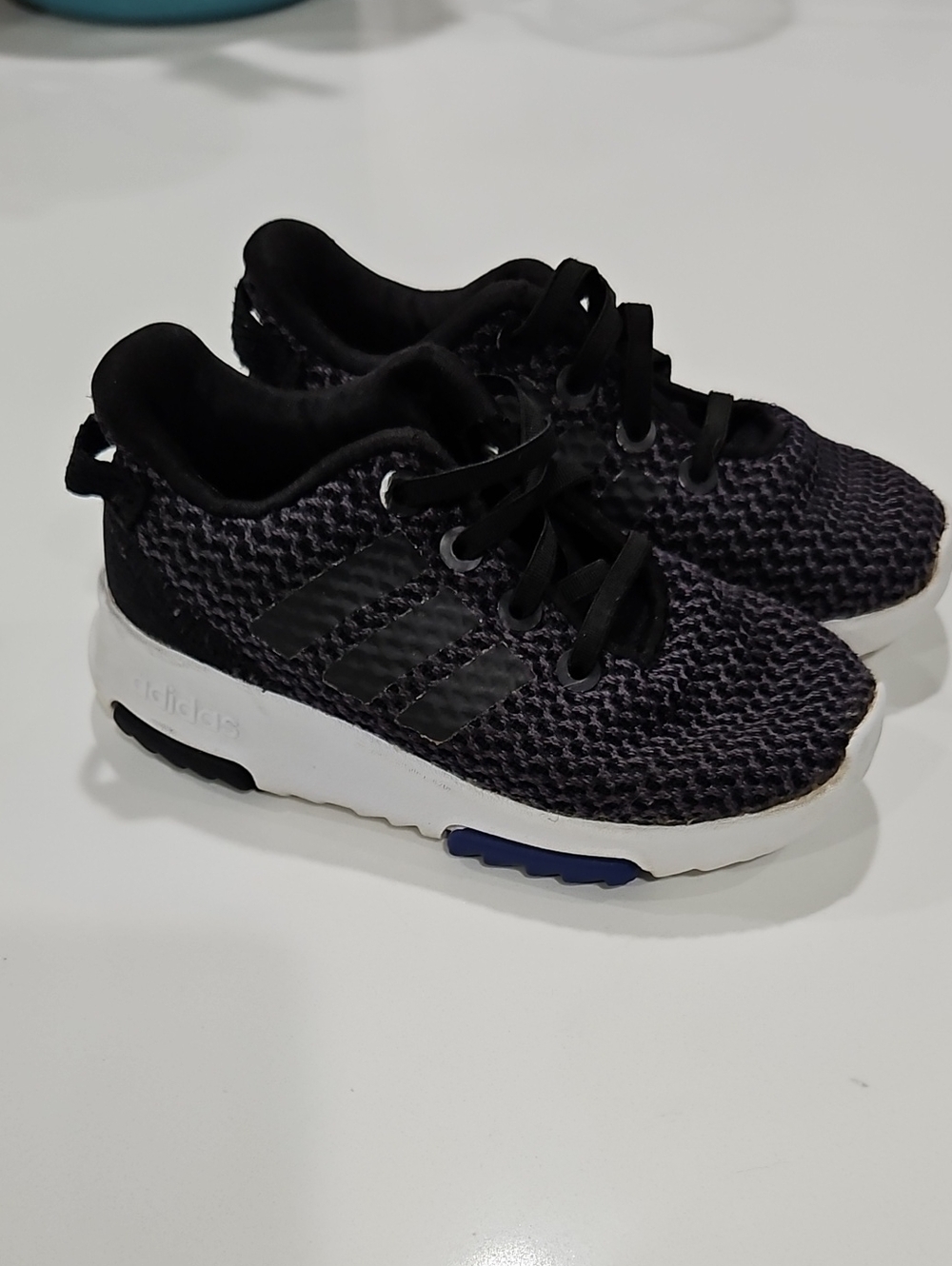 adidas Racer Tr Sz 7k  Athletic Sneakers with White Sole